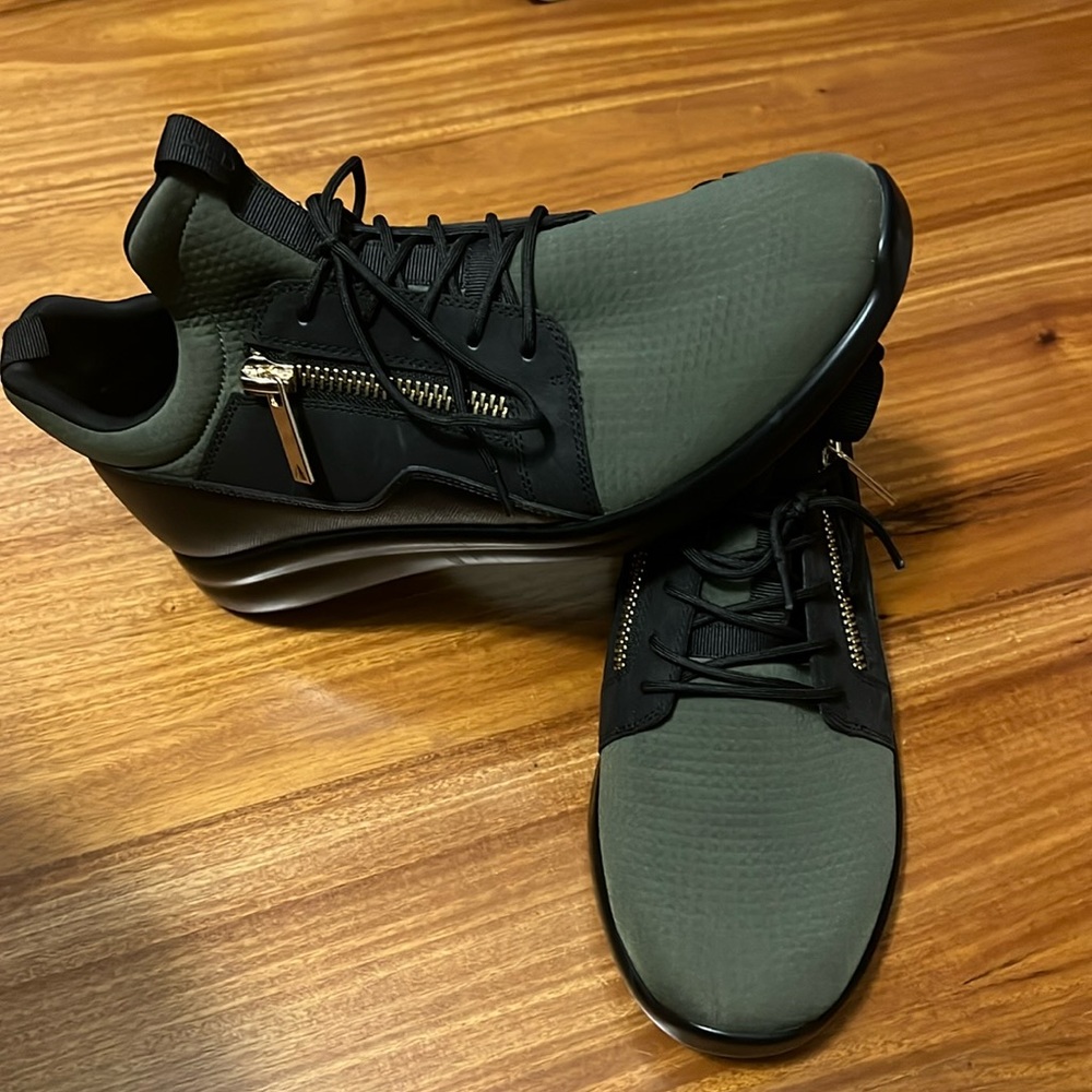 LIKE NEW aldo sneakers